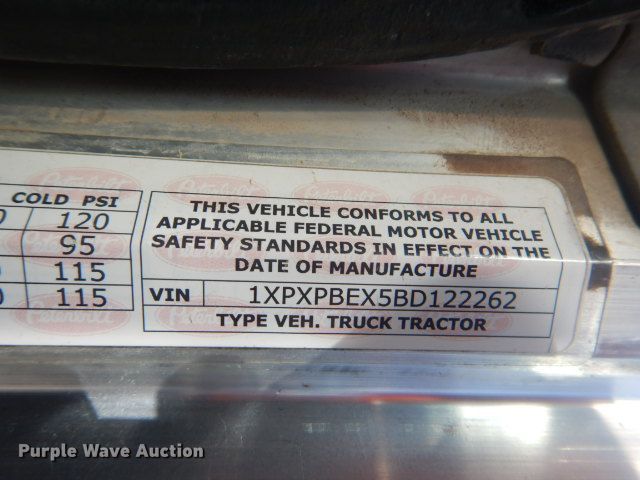 image for item GF9094 2011 Peterbilt 389 semi truck