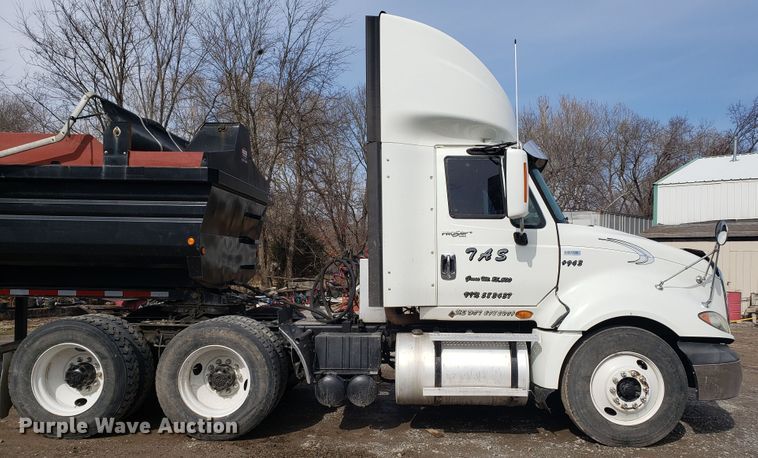 image for item GG9591 2012 International ProStar Plus 122 semi truck