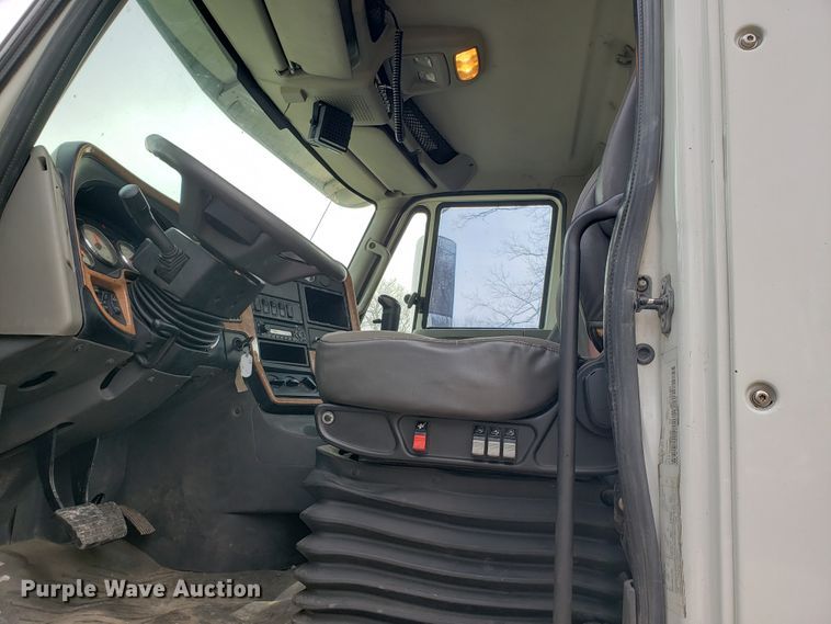 image for item GG9591 2012 International ProStar Plus 122 semi truck