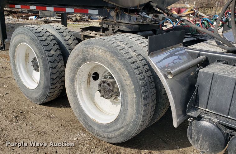 image for item GG9591 2012 International ProStar Plus 122 semi truck