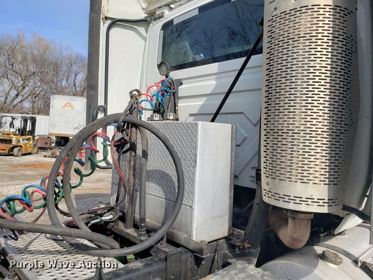 image for item GG9591 2012 International ProStar Plus 122 semi truck