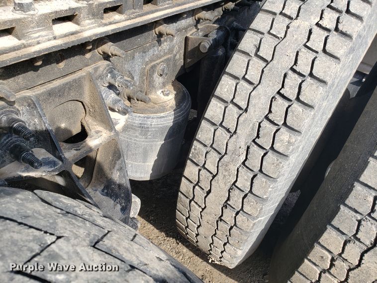 image for item GG9591 2012 International ProStar Plus 122 semi truck