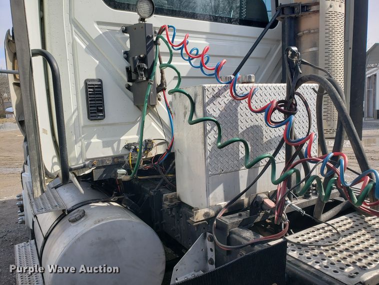 image for item GG9591 2012 International ProStar Plus 122 semi truck