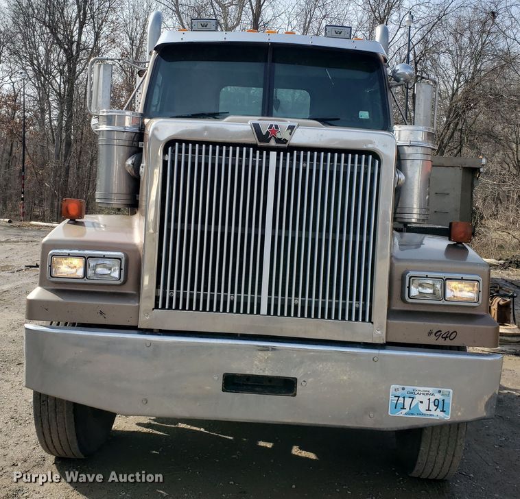 image for item GG9592 2012 Western Star 4900FA semi truck