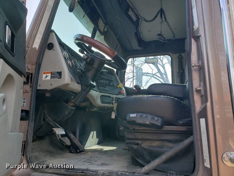 image for item GG9592 2012 Western Star 4900FA semi truck