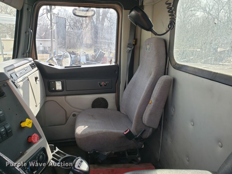 image for item GG9592 2012 Western Star 4900FA semi truck