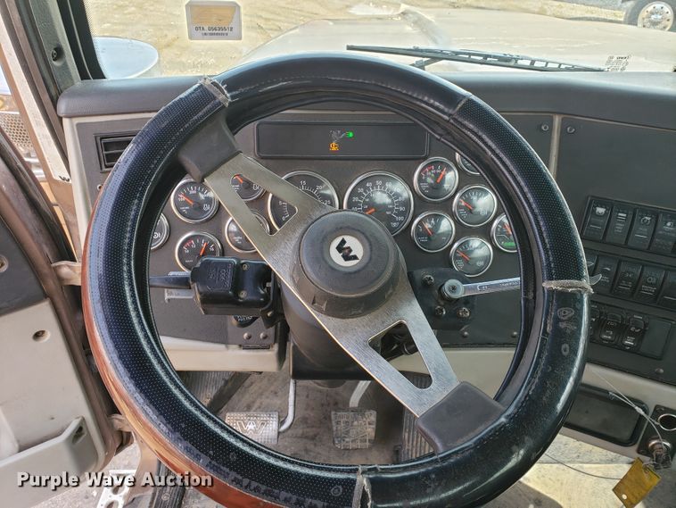 image for item GG9592 2012 Western Star 4900FA semi truck