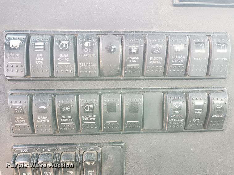 image for item GG9592 2012 Western Star 4900FA semi truck