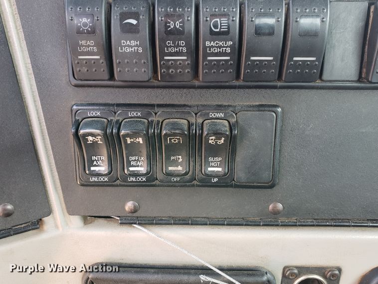 image for item GG9592 2012 Western Star 4900FA semi truck