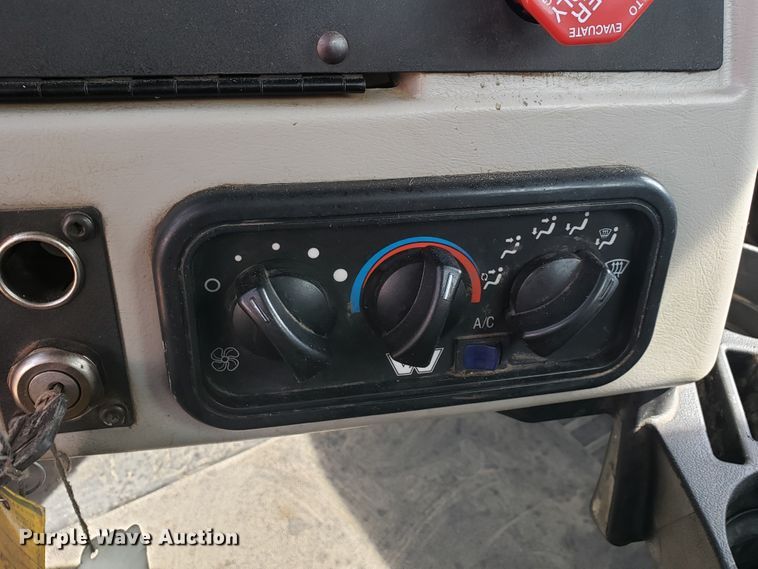 image for item GG9592 2012 Western Star 4900FA semi truck