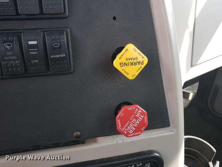 image for item GG9592 2012 Western Star 4900FA semi truck