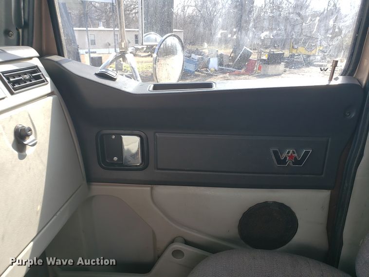 image for item GG9592 2012 Western Star 4900FA semi truck