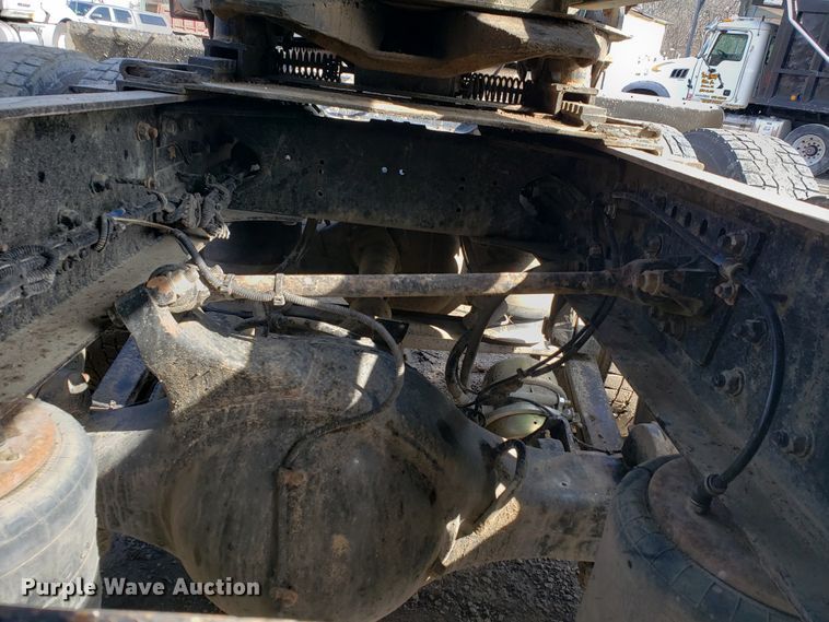 image for item GG9592 2012 Western Star 4900FA semi truck