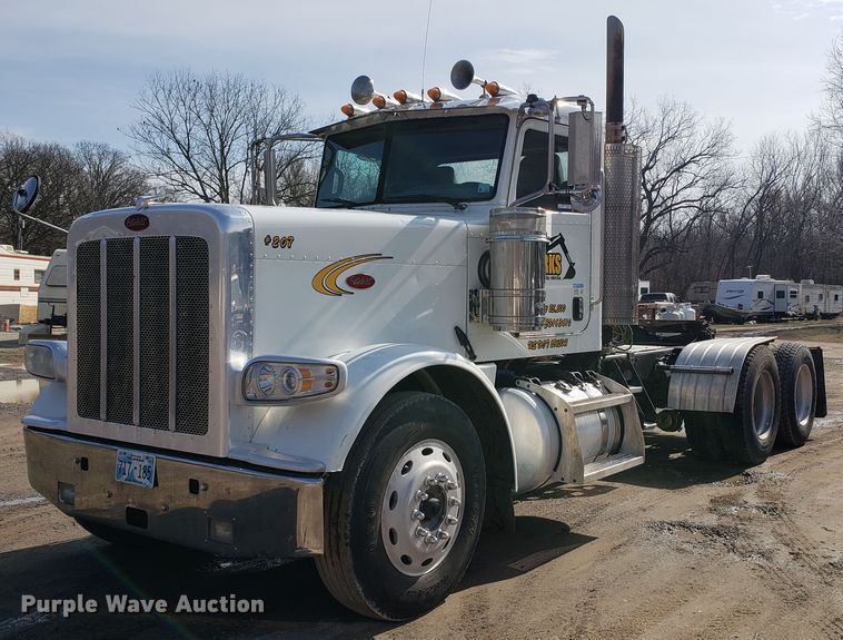 image for item GG9598 2012 Peterbilt 388 semi truck
