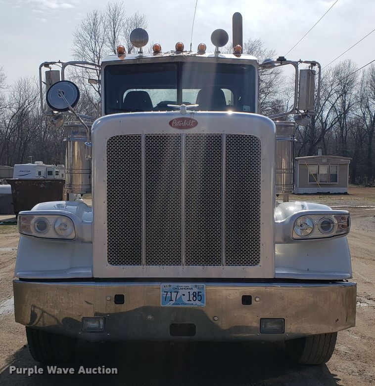 image for item GG9598 2012 Peterbilt 388 semi truck