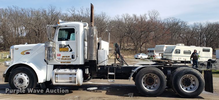 image for item GG9598 2012 Peterbilt 388 semi truck