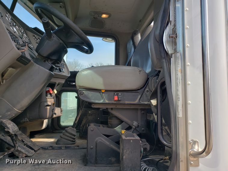 image for item GG9598 2012 Peterbilt 388 semi truck