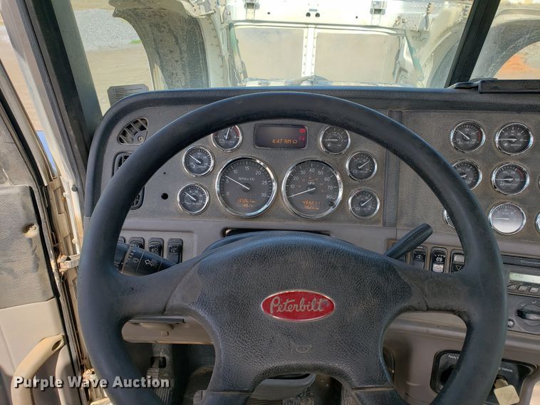 image for item GG9598 2012 Peterbilt 388 semi truck