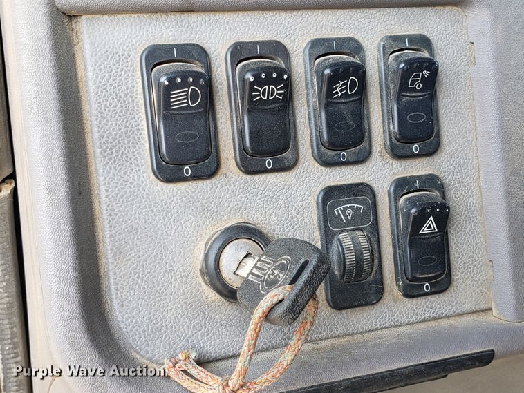 image for item GG9598 2012 Peterbilt 388 semi truck