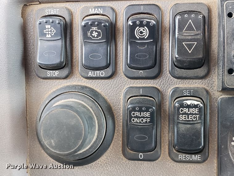 image for item GG9598 2012 Peterbilt 388 semi truck