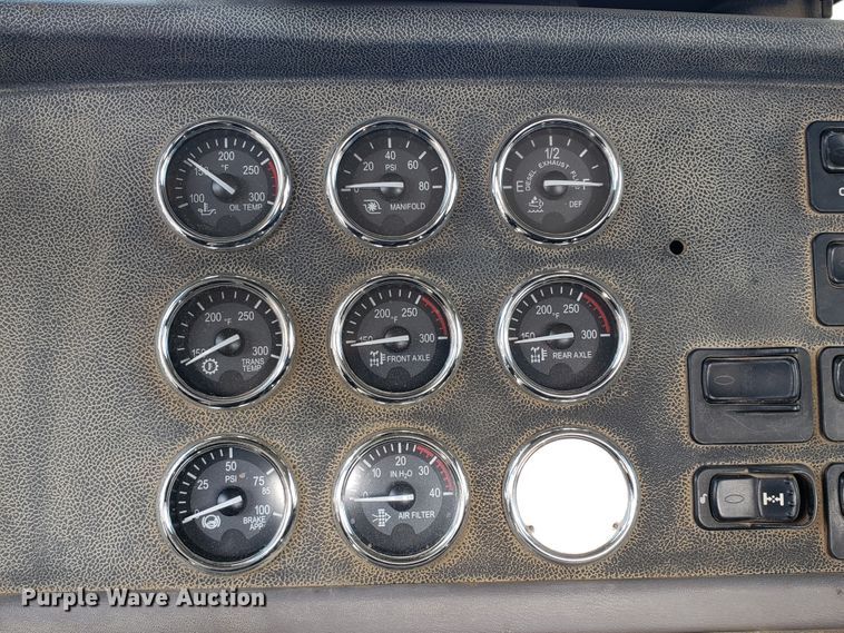 image for item GG9598 2012 Peterbilt 388 semi truck