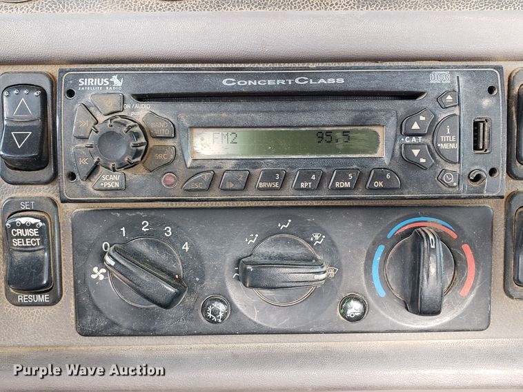 image for item GG9598 2012 Peterbilt 388 semi truck