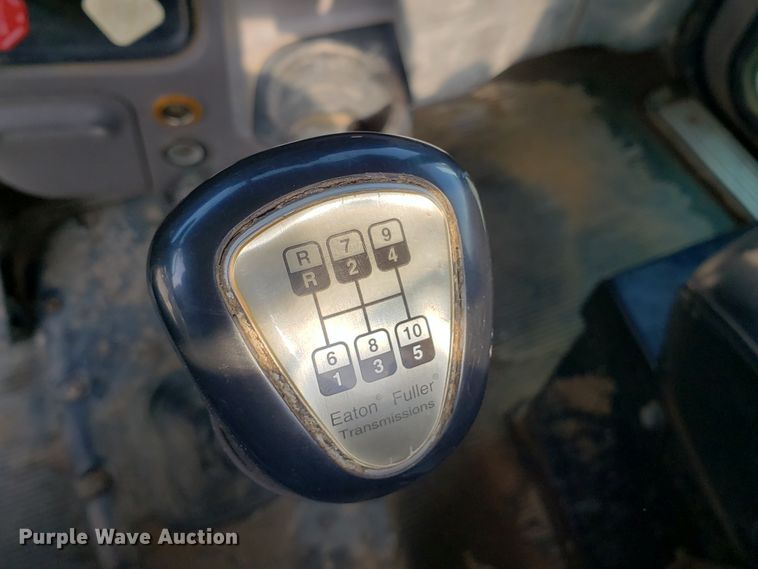 image for item GG9598 2012 Peterbilt 388 semi truck