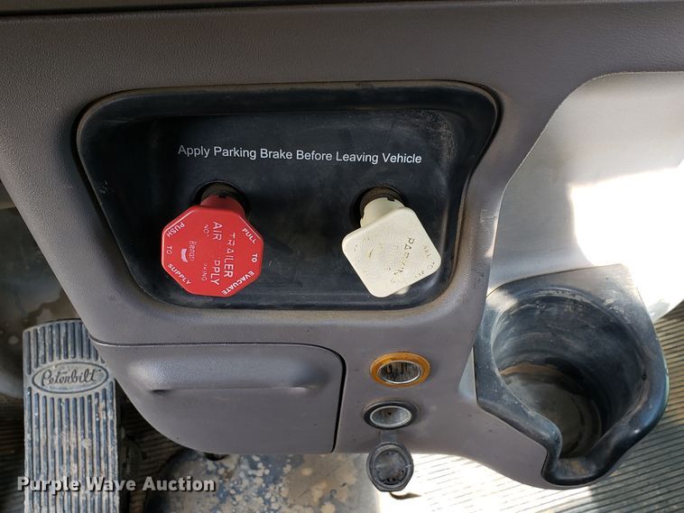 image for item GG9598 2012 Peterbilt 388 semi truck