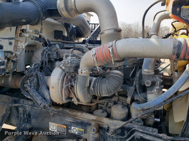 image for item GG9598 2012 Peterbilt 388 semi truck