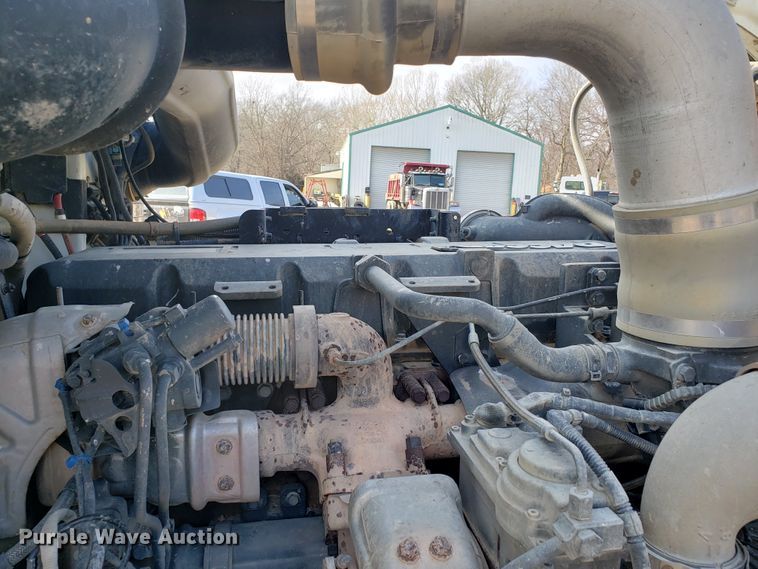 image for item GG9598 2012 Peterbilt 388 semi truck