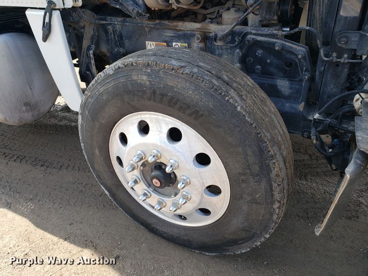 image for item GG9598 2012 Peterbilt 388 semi truck