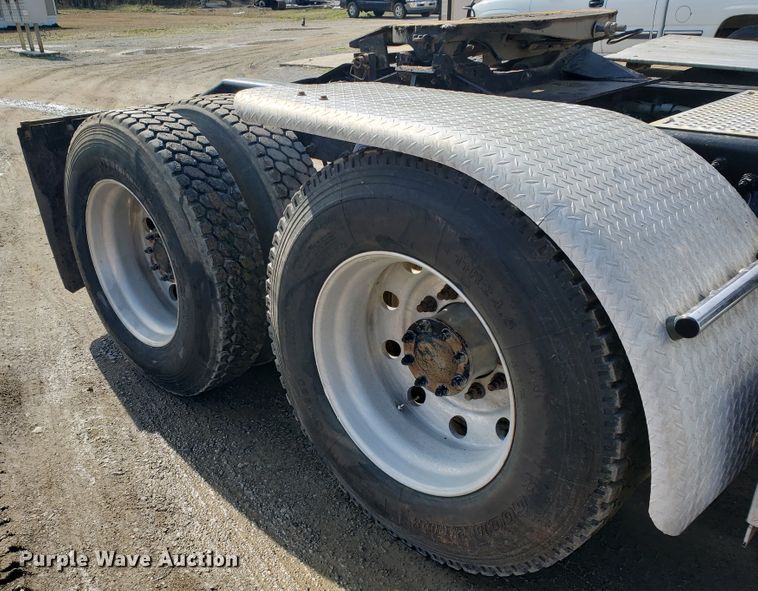 image for item GG9598 2012 Peterbilt 388 semi truck