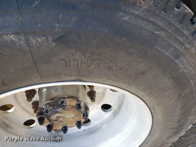 image for item GG9598 2012 Peterbilt 388 semi truck