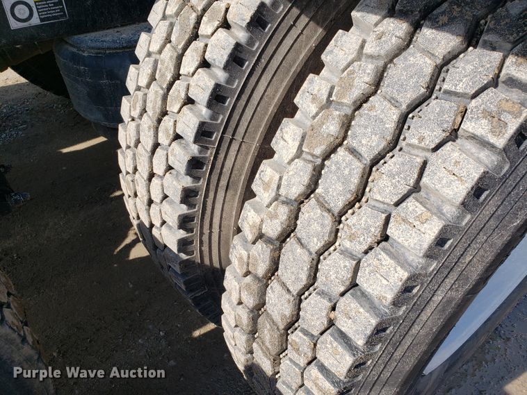 image for item GG9598 2012 Peterbilt 388 semi truck