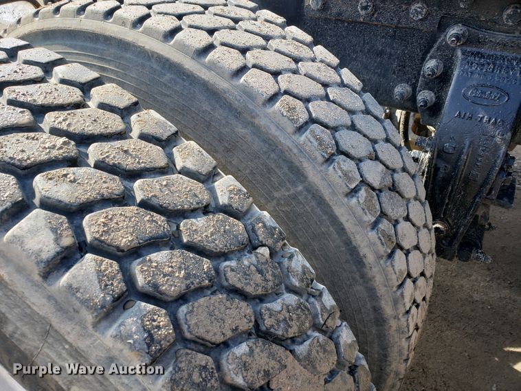 image for item GG9598 2012 Peterbilt 388 semi truck