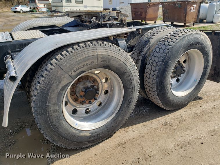 image for item GG9598 2012 Peterbilt 388 semi truck