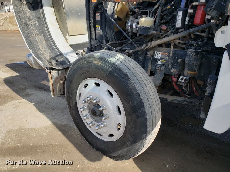 image for item GG9598 2012 Peterbilt 388 semi truck