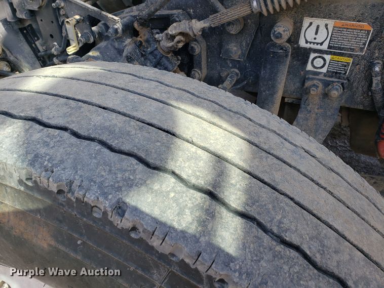 image for item GG9598 2012 Peterbilt 388 semi truck