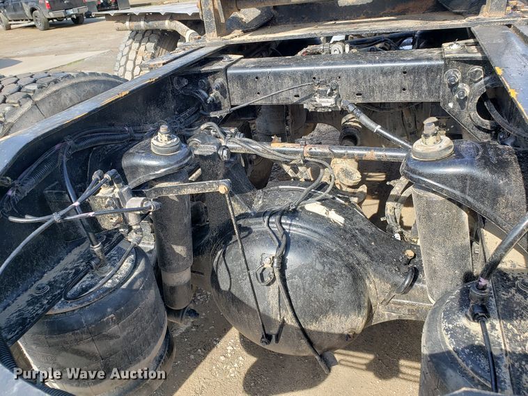 image for item GG9598 2012 Peterbilt 388 semi truck