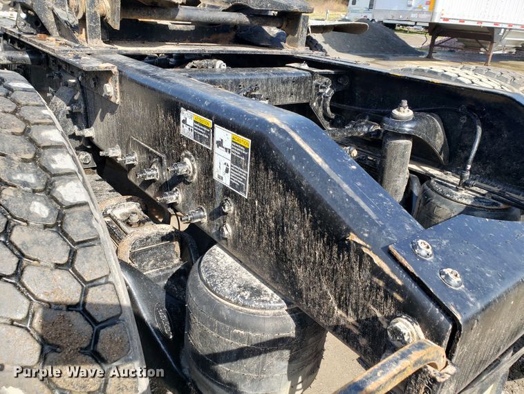 image for item GG9598 2012 Peterbilt 388 semi truck