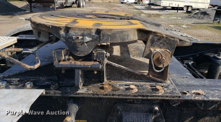 image for item GG9598 2012 Peterbilt 388 semi truck