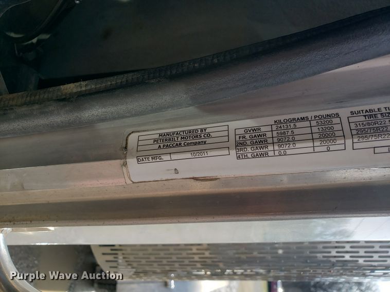 image for item GG9598 2012 Peterbilt 388 semi truck
