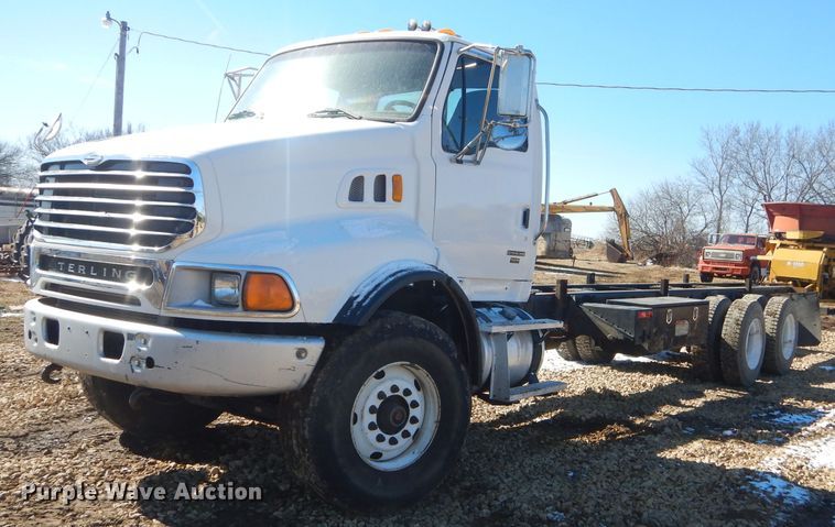 image for item GG9666 2007 Sterling L-Line truck cab and chassis