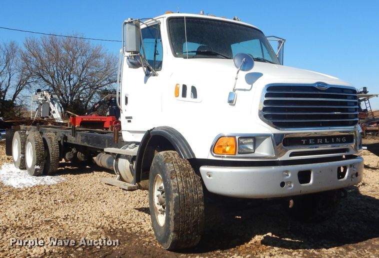 image for item GG9666 2007 Sterling L-Line truck cab and chassis