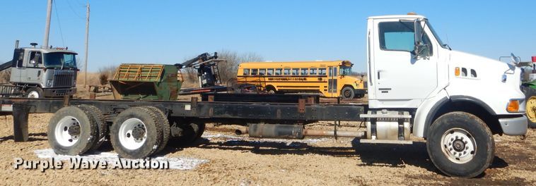 image for item GG9666 2007 Sterling L-Line truck cab and chassis