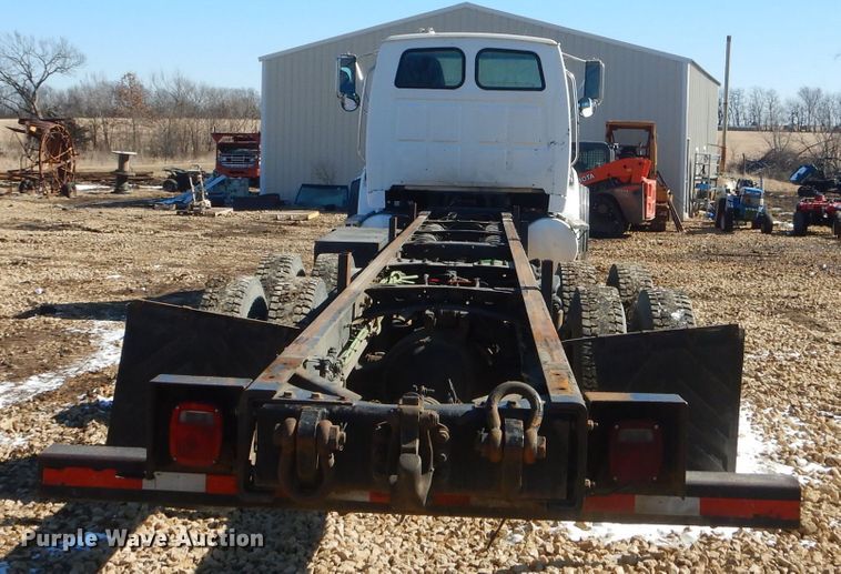 image for item GG9666 2007 Sterling L-Line truck cab and chassis