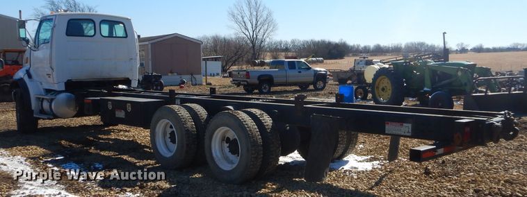 image for item GG9666 2007 Sterling L-Line truck cab and chassis