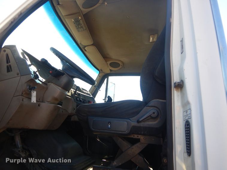 image for item GG9666 2007 Sterling L-Line truck cab and chassis