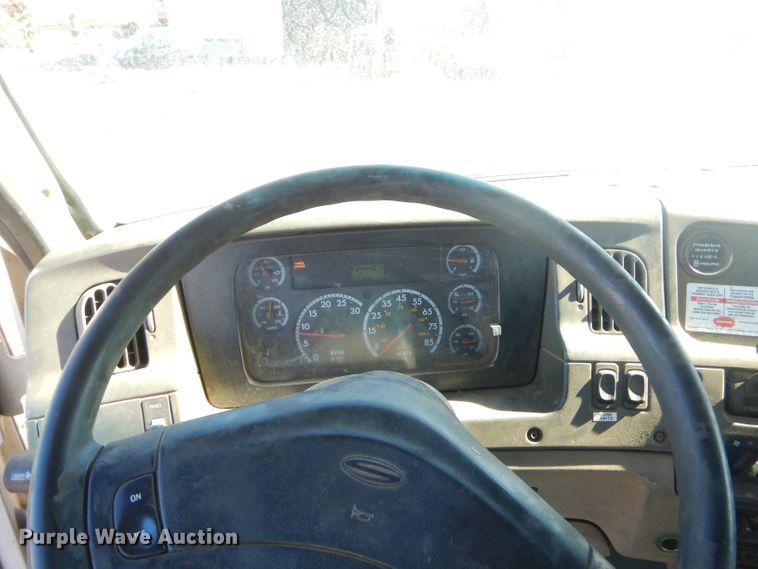 image for item GG9666 2007 Sterling L-Line truck cab and chassis