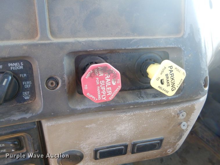 image for item GG9666 2007 Sterling L-Line truck cab and chassis